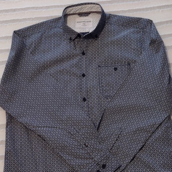 International Report Men's Long Sleeve Shirt - Picture 5 of 9